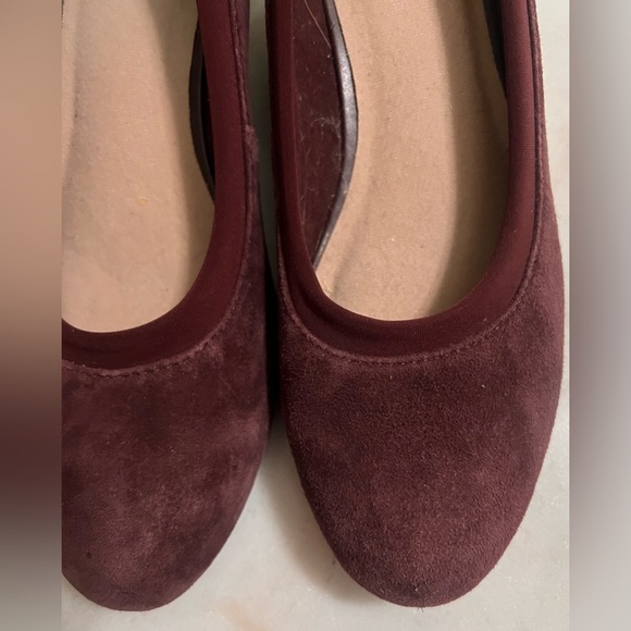 Womens 8 M Clarks Mallory Berry Wedge Heel Loafers Burgundy Suede Leather - Picture 5 of 7